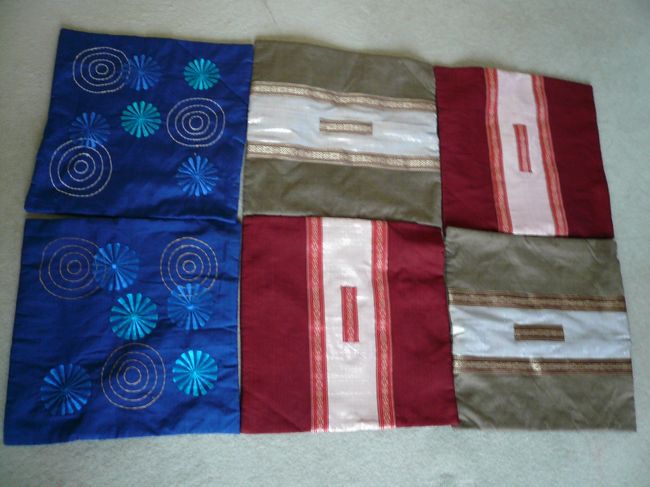 クタのお土産屋で購入しましたクッションカバー達です。<br /><br />1枚20,000ルピー・約２００円　で買えましたが、交渉次第です。