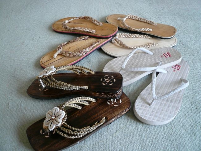 左下：サヌール付近のお土産屋で購入しました。20,000ルピー・約２００円<br /><br />右下：カルフールにて購入。24,900ルピー・約２４９円<br /><br />上：H○Sからのプレゼント