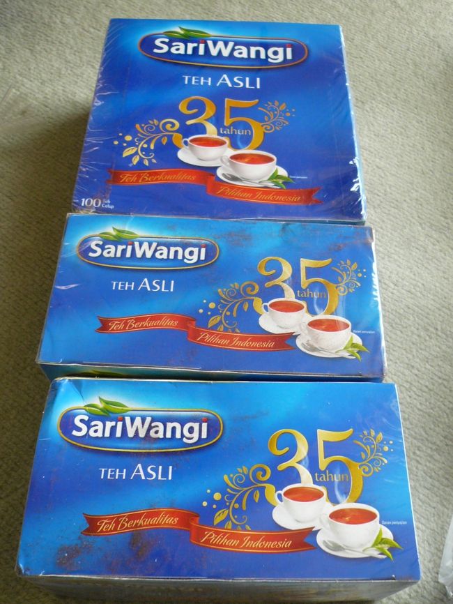 サリワンギのジャワティー（カルフールにて50パック入：6,200ルピー、100パック入13,800ルピー）<br /><br />個別包装はありませんが、自宅用としては使いやすいです。<br /><br />１００パックで１３８円位は激安です。