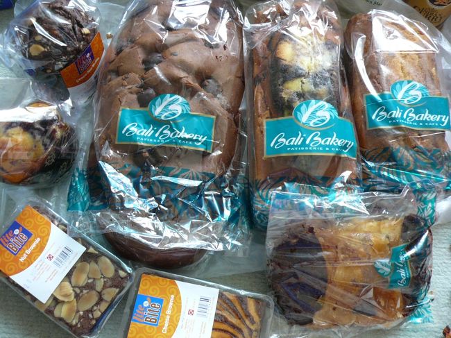 バリベーカリー＆サークルＫで購入した菓子パン達です。<br /><br />日本に帰ってきた今でも未だに美味しく食べています。<br /><br />バリベーカリー近所に作ってほしいです。