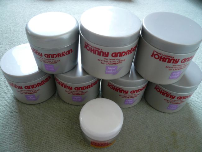 今回は1回だけの体験でしたが、ヘットスパでお世話になったジョニーアンドゥリアンのクリームバスのクリーム達。（250mlと500ml）<br /><br />サロンでも買いましたが、一番安かったのはカルフール。<br /><br />500mlで33,800ルピーでした。<br /><br />他に、ヘアワックスをサロンで100ｇ21,000ルピーで購入しました。