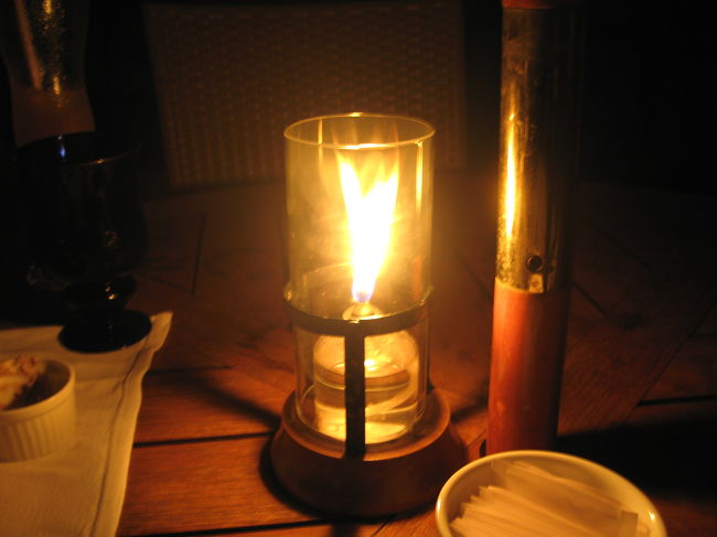 今日はホテル内のラ・ティーダで夕食です。<br /><br />ここはバイキング形式になっていて￥５０００くらい<br />だったと思います。　　　　　　　　　　　　　　　<br /><br /><br />種類も豊富でおいしかったのですが、カレーを食べてみてびっくり！！！苦手なココナッツ味でした。がんばって完食したけど、やはりバイキングのときは少量づつ取るべきだと反省しました‥‥<br /><br />