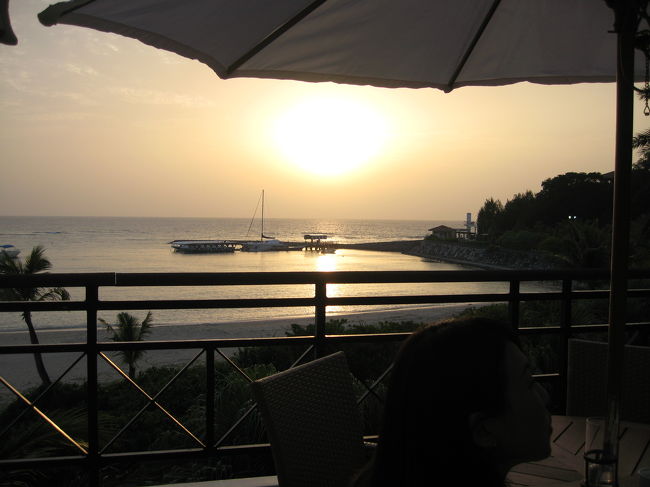 沈み行く夕日の中‥　<br /><br />耳を澄ませば生演奏の音も聞こえてきます。<br /><br /><br />最高の贅沢ですね。