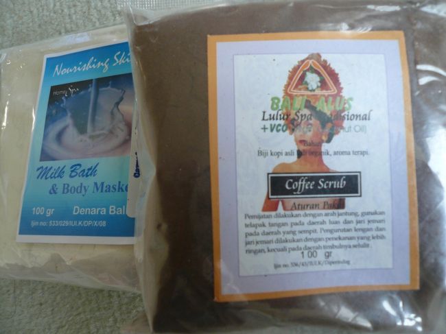 左：ミルクバス　カルフールで6,250ルピー<br /><br />右：コーヒースクラブ　　カルフールで9,950ルピー<br /><br />面白そうなので買ってみました。