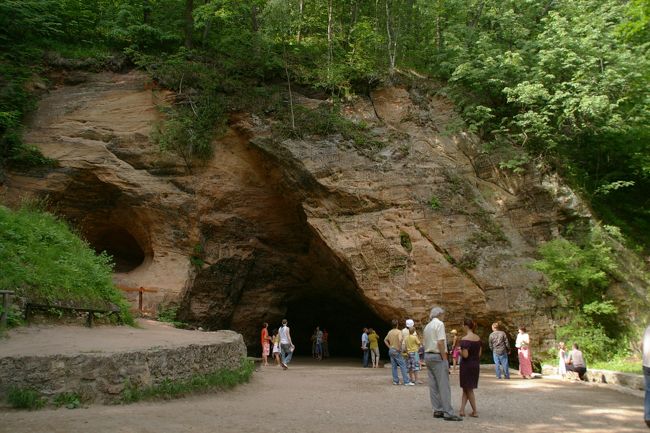 グートゥマニャ洞穴。