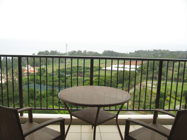 ベランダに置いているイスも座り心地がイイ♪<br /><br />コーヒーを飲みながら休憩です。部屋にいる時間の大部分をここで過ごした気がします。