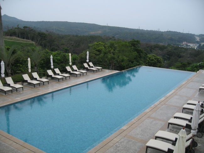 少し寒かったので泳ぐことは出来ませんでしたが、人が写らないのでパンフレットと同じような写真をとることができました。<br /><br />でも今度はいつ来られるかわからないので風邪引く覚悟で泳げばよかったと少し後悔。<br />