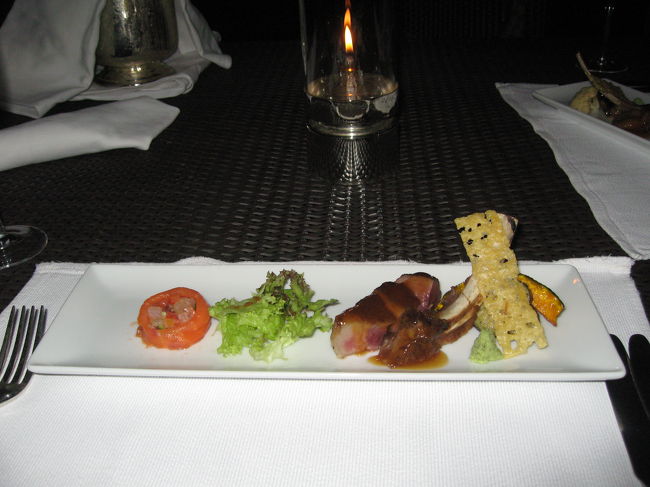 前菜です。ここで羊の肉が登場‥‥<br />どうしても食べきれないので連れに食べてもらいました。好きな人はあのにおいが良いんだろうなぁ。