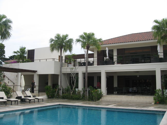 ちなみにこれがメインの棟です。　　　　　　　　<br />（棟の名称はタワーズ以外は勝手につけたものです）<br /><br />１階はレストラン、２階は受付になっています。