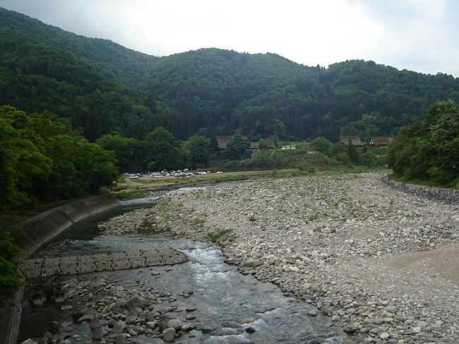 であい橋から見た庄川。