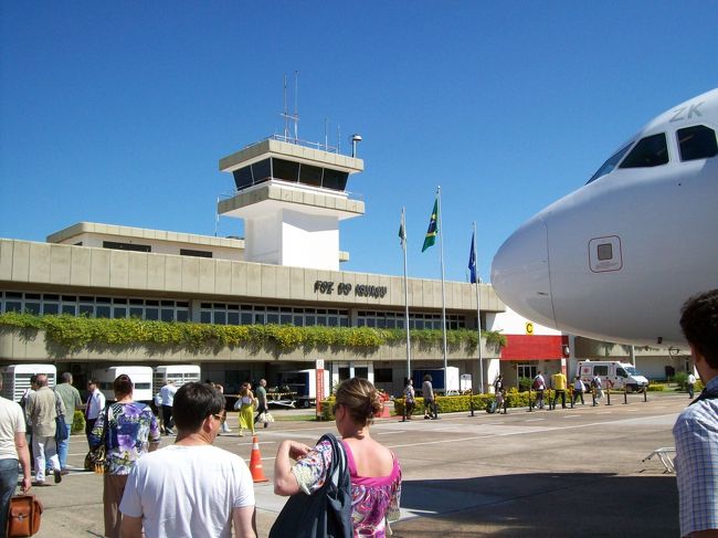 フォス・ド・イグアス空港に到着、