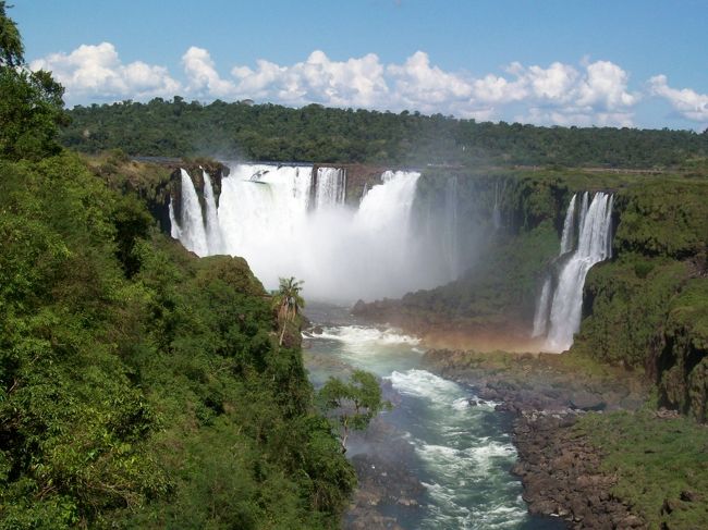 あっ！<br /><br />遠目ですが、どうやら滝本体みたいです！<br /><br />ただ、なんか迫力不足・・・