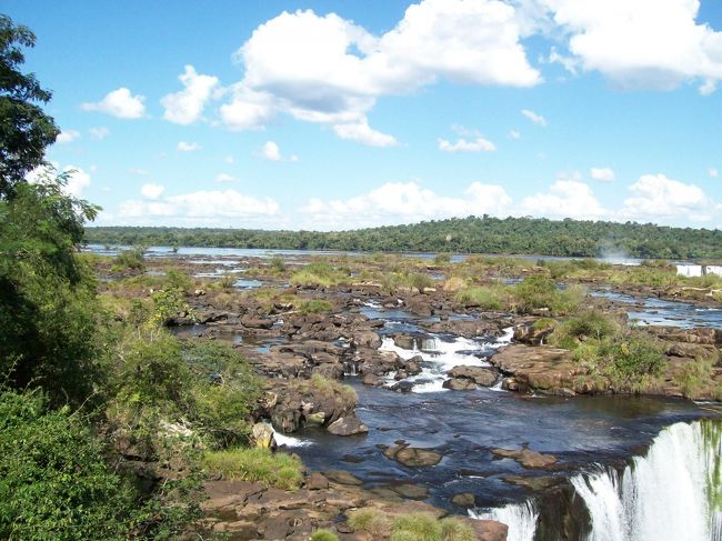 滝の上には殆ど水が無い、、<br /><br />迫力無い筈だわ