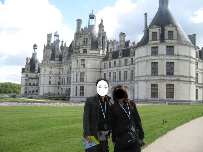 この日は１日城巡りです。<br /><br />フランスには大小さまざまなお城が至る所に建っています。中には個人の所有するお城もあり住むことも可能だとか‥‥　スケールが違いますね。