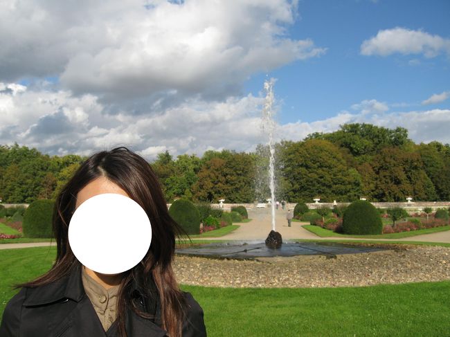 綺麗な青空と噴水。<br /><br />フランスはとても空気が乾燥しています。噴水が発達したのはそういう気候のせいもあるのでしょう。