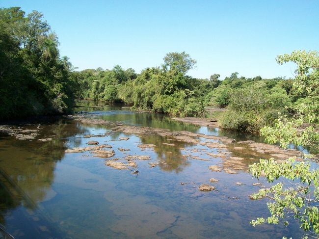 「悪魔の喉笛」への遊歩道<br /><br />うん？！<br /><br />水が無い<br /><br />水が止まってる（みたい）　<br />