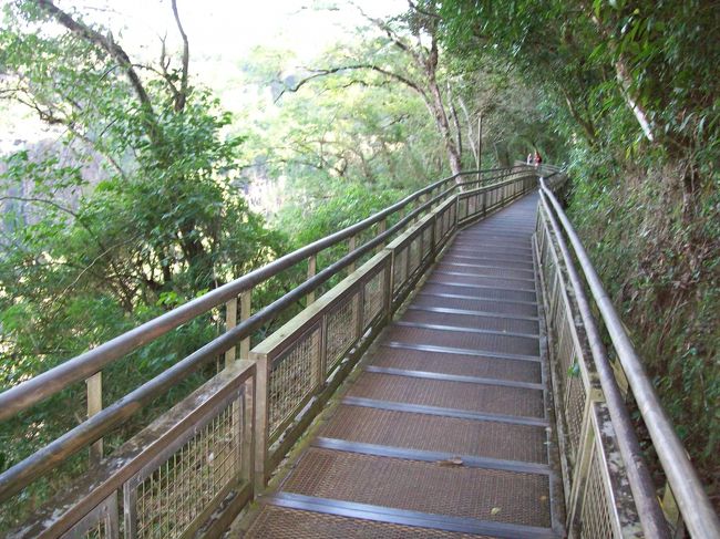←「下の遊歩道」