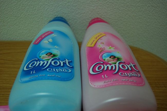 エジプトで買ってきた【コンフォート】を見ると【モルト】と絵が一緒！やっぱり同じなんだ〜！<br />他にもたくさんの種類があったのですが、全部は持ち帰れないのでピンクと水色を買ってきました。<br />エジプトで大好きな柔軟材に出会えて当に嬉しかったです。