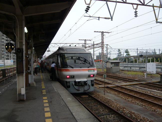 富山駅で特急「ワイドビューひだ」にのります。