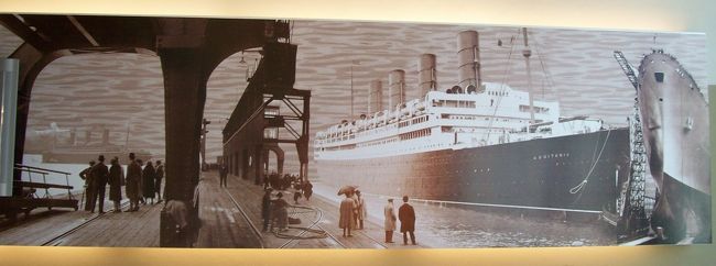 乗客待合室にブエノスアイレス港の古い写真がありました。<br />何か気になったので、記念に撮ってみました。<br />