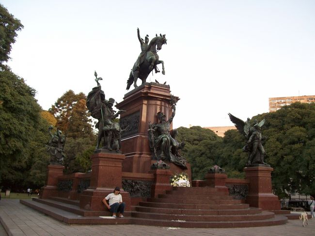 サン・マルティン将軍像