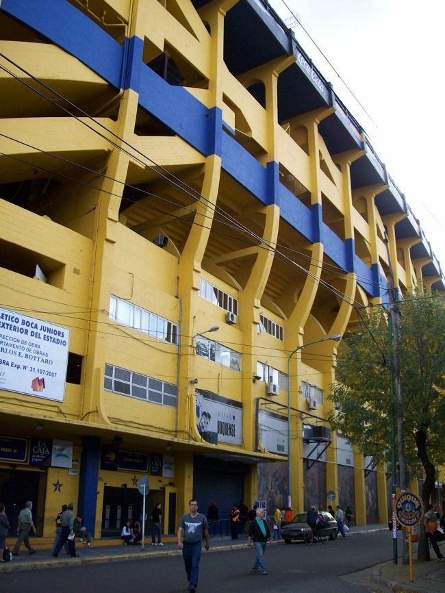 「ボカ・ジュニアーズ・スタジアム」<br /><br />南米屈指のサッカークラブの名に恥じない、巨大なスタジアムに圧倒されます。<br />