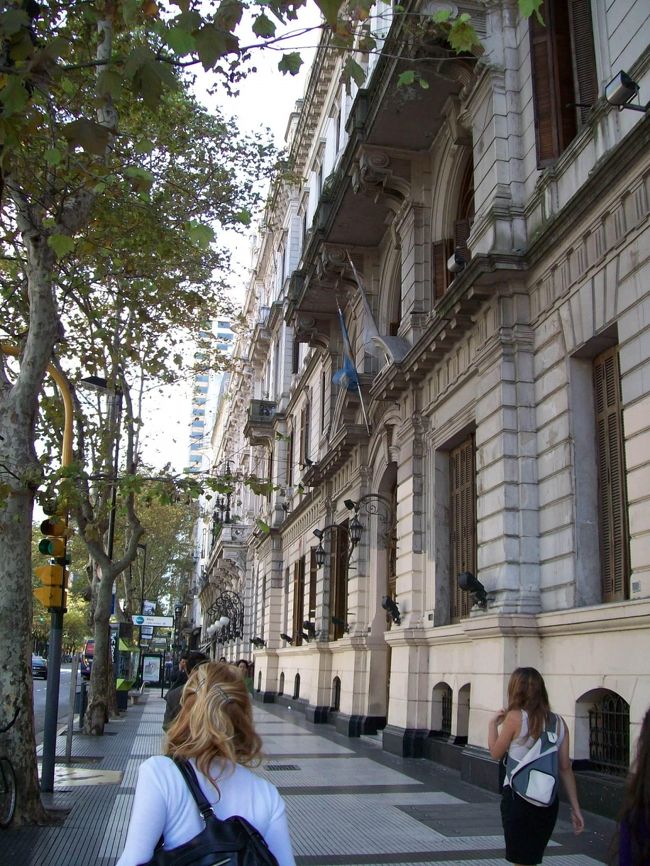 ここから宿まで「5月通り」を散策してみます。