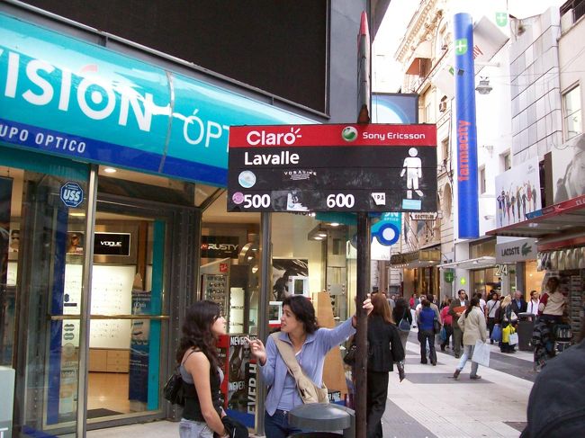 フロリダ通り途中を西に曲がって、ラバージェ通りを見ながら帰ります。