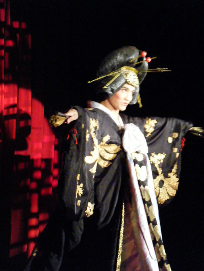 笑いをとっていました。