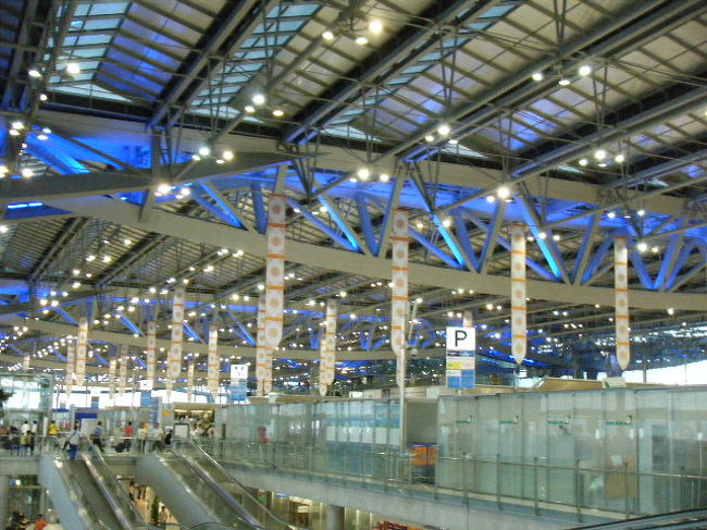 やっぱり、大きい空港だなぁ〜。