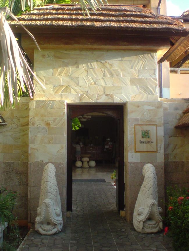 シュノーケリングの後は、マンディ・アジアン・スパで入浴。「マッサージはいかがですか？」と聞かれましたが、夕食のサンセットバーベキューの時間が決まっていたのでパス。