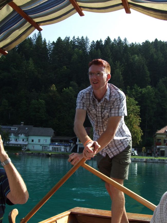 このお兄さんが１人で一生懸命漕いでくれました。