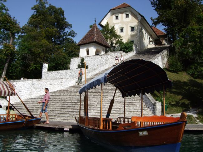 階段が９８段あるそうです。