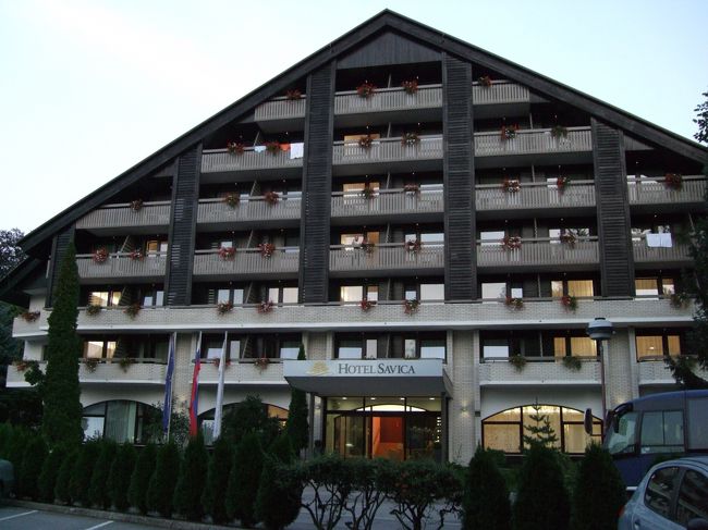 宿泊したブレッド湖のホテル<br />ＳＡＶＩＣＡ　ＨＯＴＥＬ<br /><br />一部の部屋はキッチン付きでした。