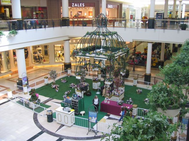 ４月なので、イースターの写真場が特設、１２月は、おなじみのサンタクロースになるのでしょう。