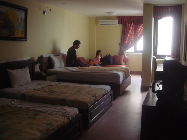 でも、翌日は部屋がなく、近所のロイヤルオーキッドホテルへ。ここも、まあまあ。