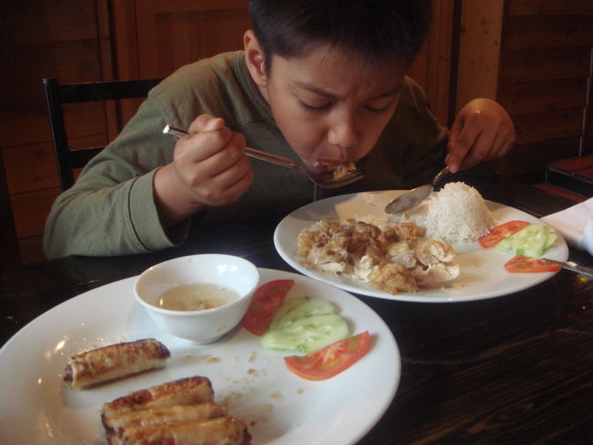 ふらふらと、ドンスアンマーケット近くへ出てランチ。