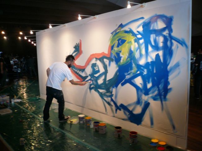 ライブパフォーマンスも行われていました。