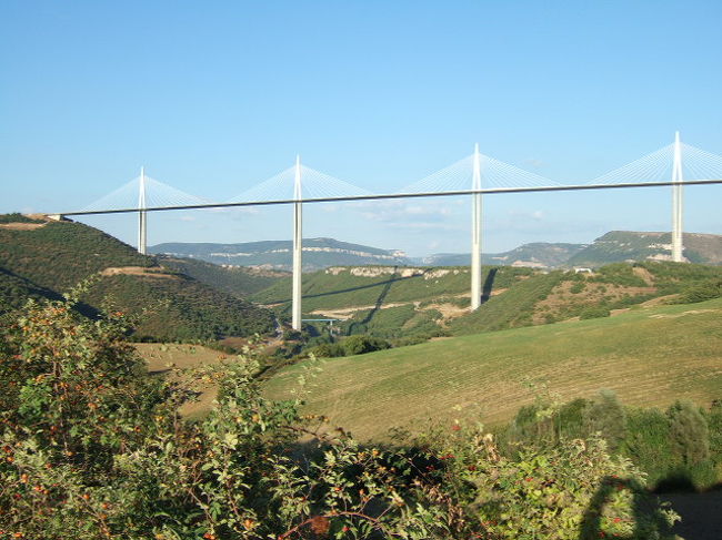 ロックフォールからわずか20km程<br /><br />日本への帰り道としては、最高の道中だな♪<br /><br />もうすぐ見えるハズと思った瞬間、それは優美な<br />姿を見せた。