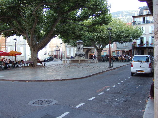 何の変哲もない広場<br /><br />そぞろ歩きモードでは、瞬間、是非ここを忘れない<br />ようにしようと思う時がある。<br /><br />二度と来ることが無いと思うから。