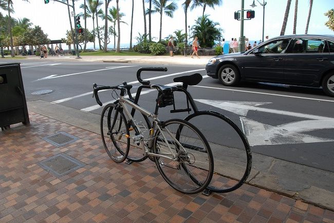 ハワイ ワイキキ 自転車のオブジェ