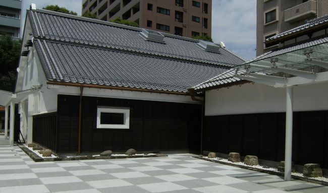 酒蔵の建物を利用したテ−マパ−ク。明治蔵