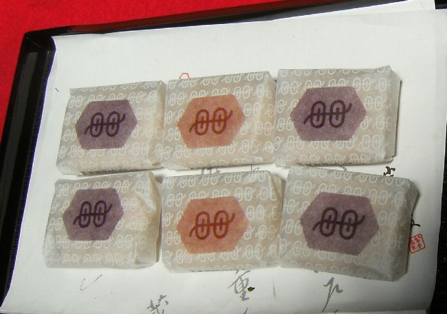 最中。美術館入館料は菓子とお茶の接待付