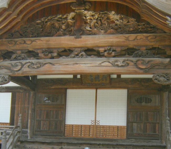行伝寺玄関彫刻