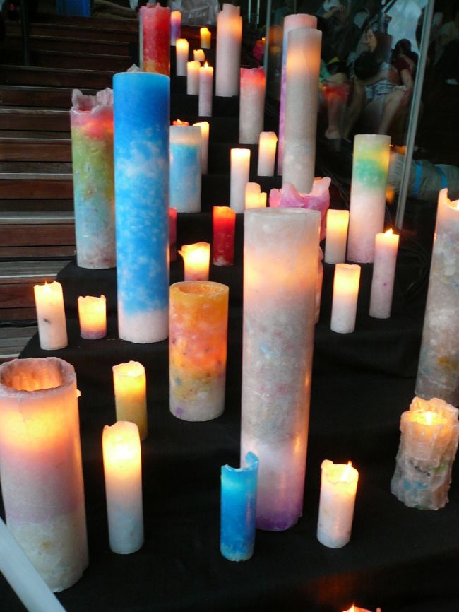 少しづつ陽が暮れてきました。<br /><br />曇りの為サンセットは見れませんでしたがそのかわりに可愛らしいキャンドルが沢山！！<br /><br />素敵です♪