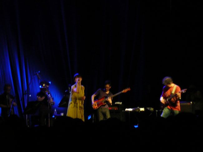 「UA」<br /><br />時間がずれずれになり泣く泣く短い観戦となってしまいました。まさにアーティストという芸術的なパフォーマンスでした。