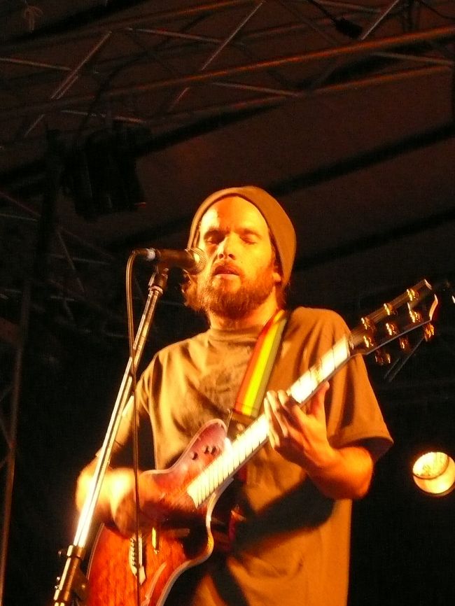 今回最重要アーティストの１人「MISHKA」<br /><br />良い歌声でした。<br /><br /><br />ところでこの写真誰かに似てるって？<br /><br />私もジャックジョンソンに似てると思います！！