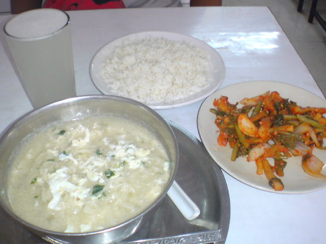 カレー的な香辛料に飽きたので、韓国のお店にてラーメンを。ハッキリいって美味しかった！