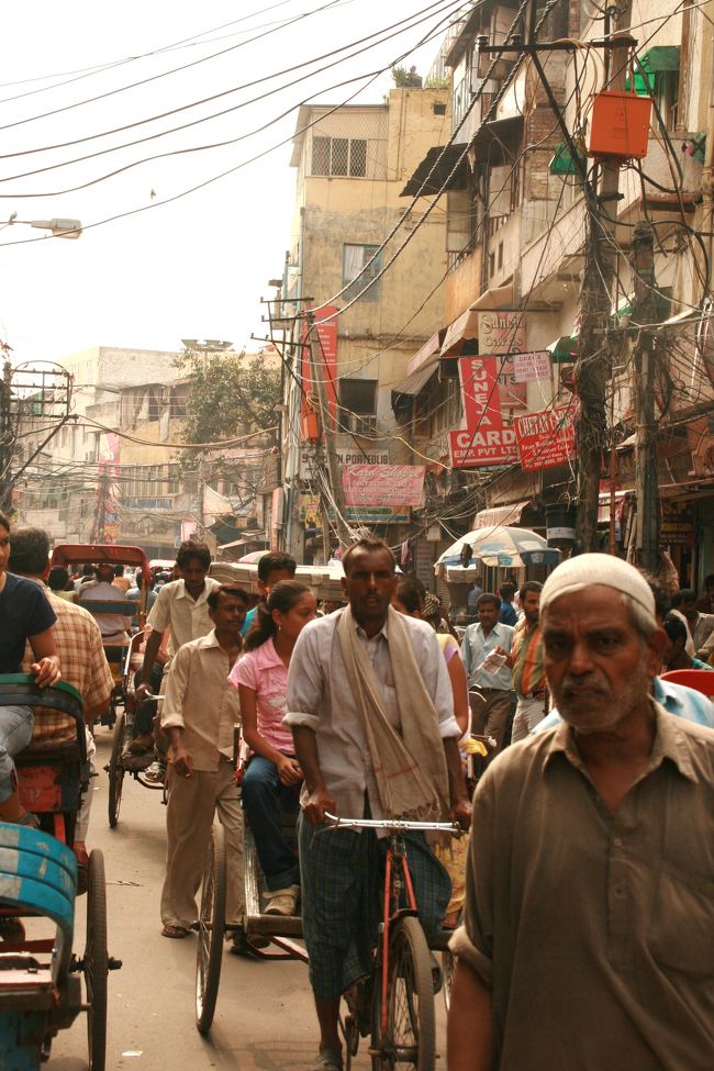 どこもかしこも人だらけ。<br />11億人はハンパじゃない！<br />色々な人がいてとても面白い。