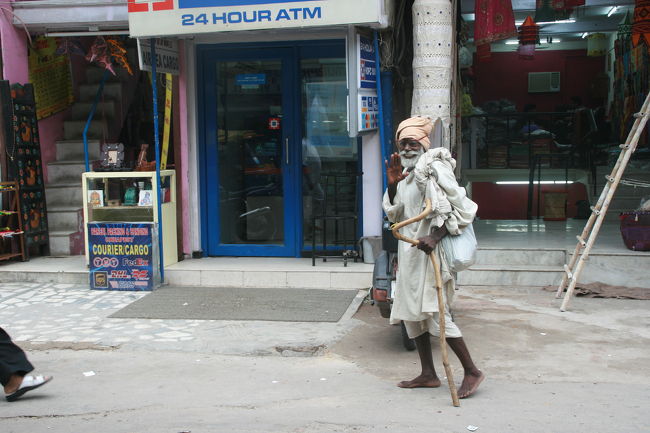 さて　しばらく私はデリーを離れます。<br />さようなら☆